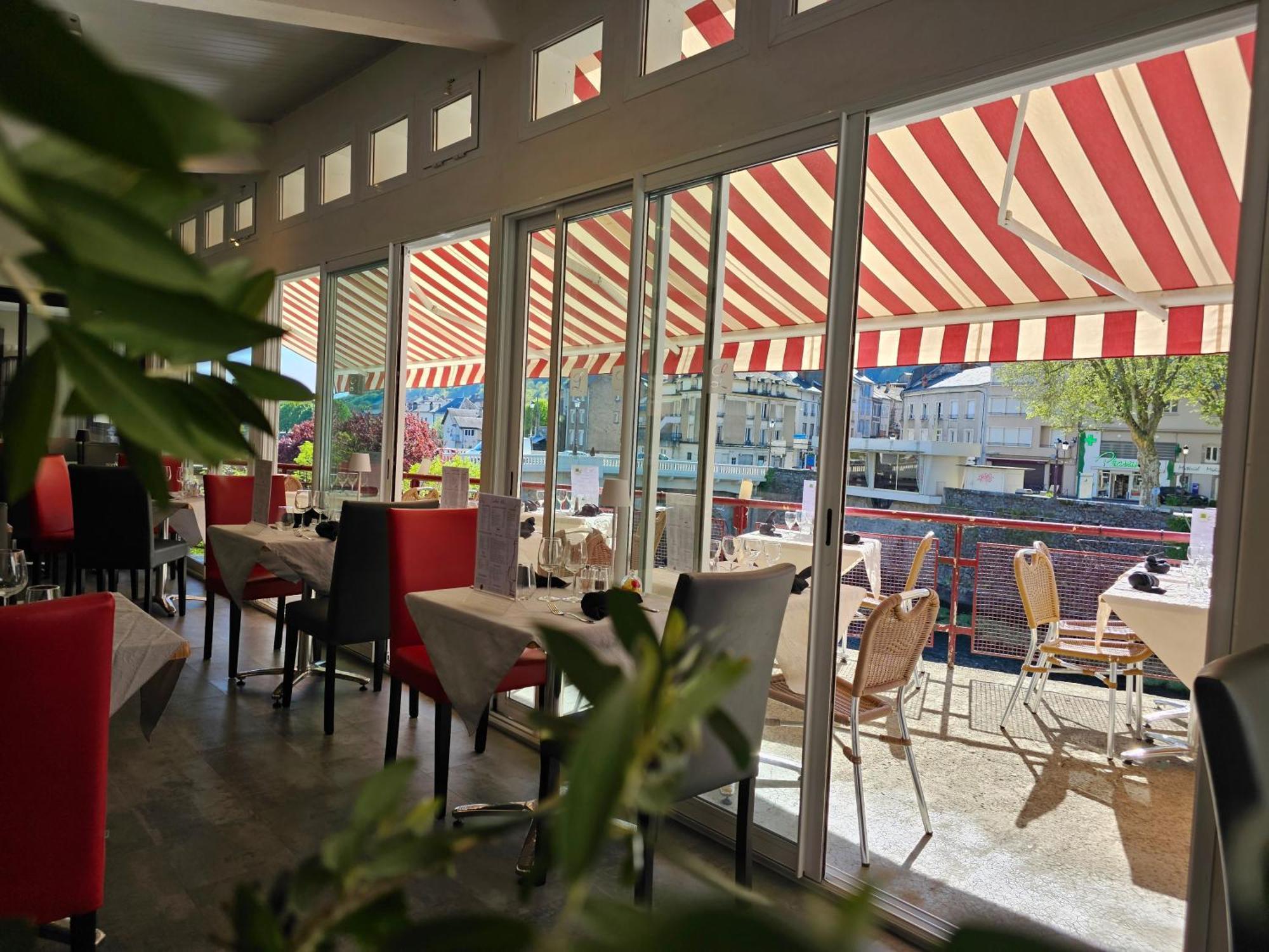 Logis Central Hotel - Restaurant & Spa Bort-les-Orgues Exterior photo